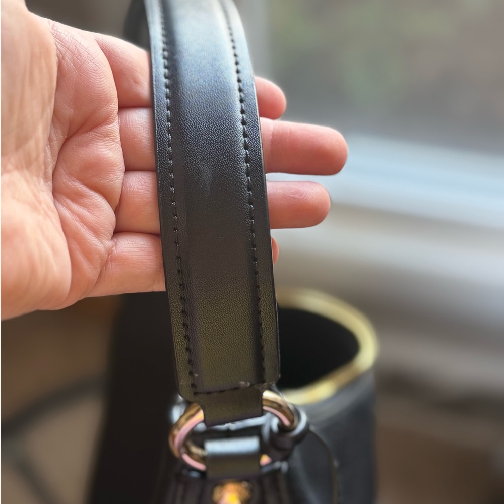 Michael Kors Aria Large Shoulder Bag. - Picture 5 of 7